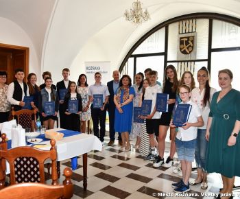 Spravodajstvo z podujatí / Ocenenie najúspešnejších žiakov základných škôl v Rožňave - foto