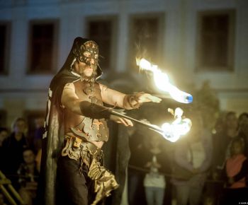 Akcie v meste a regióne / Ohňová show na stredovekom festivale v Kraskove - foto