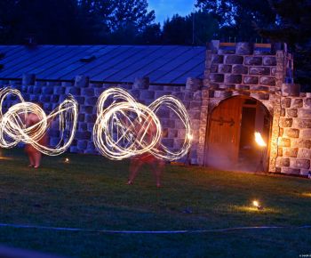 Akcie v meste a regióne / Ohňová show na stredovekom festivale v Kraskove - foto