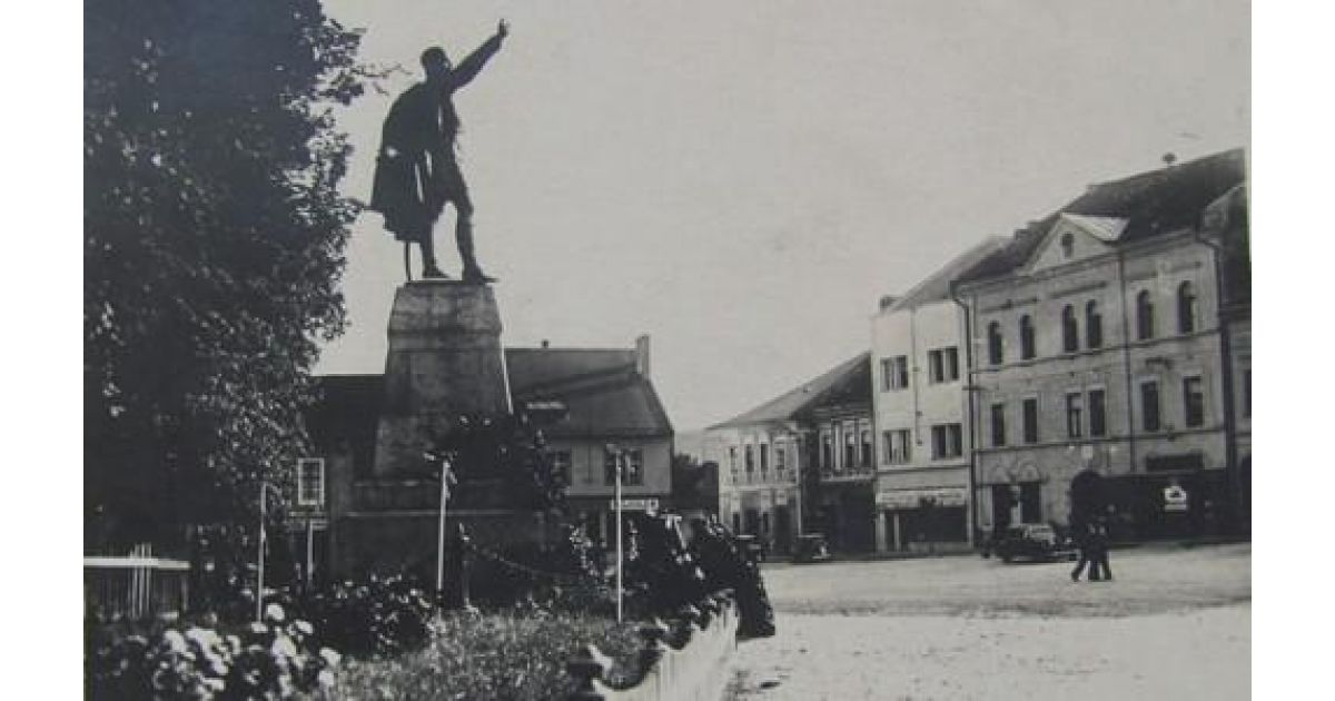 Socha Lajosa Kossutha – bronzová socha v nadživotnej veľkosti