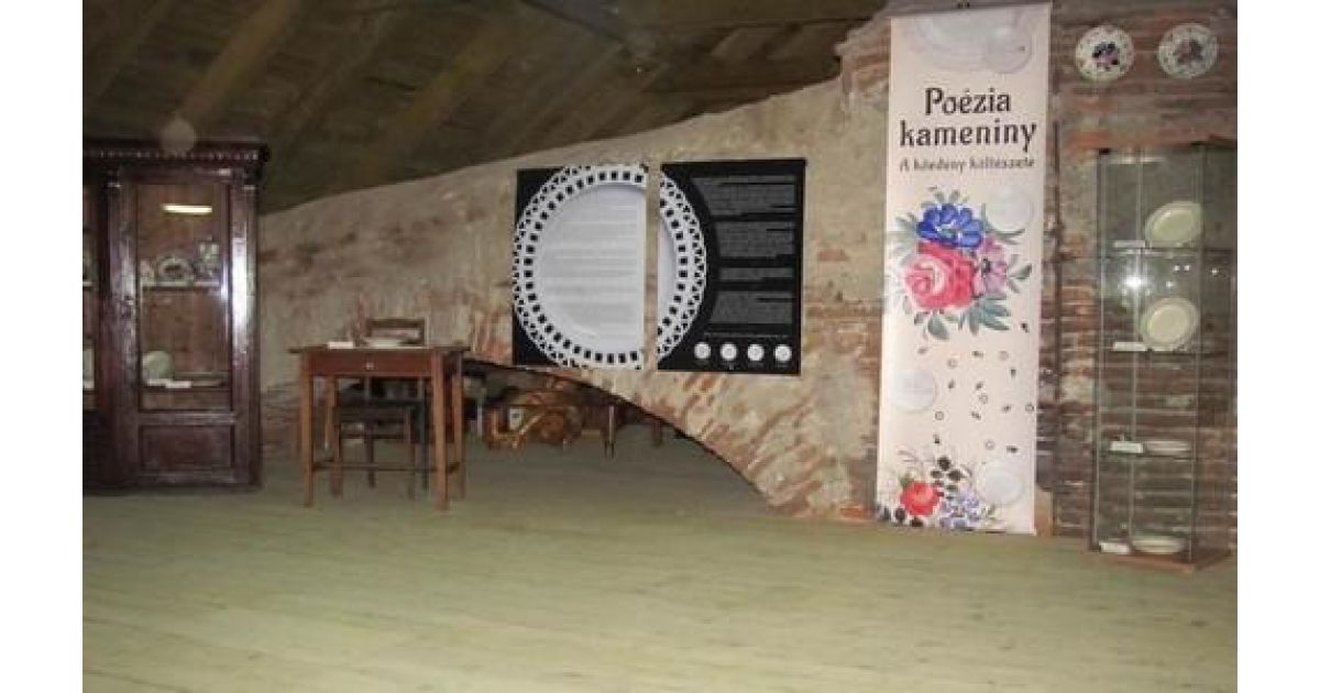 Výstava Poézia kameniny sa prezentuje v Jelšave