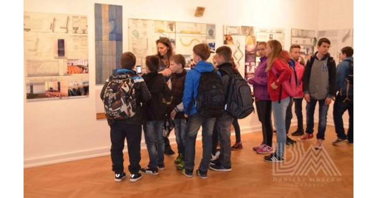 Zaujímavá múzejno-pedagogická hodina k výstave Faleristika pre každého