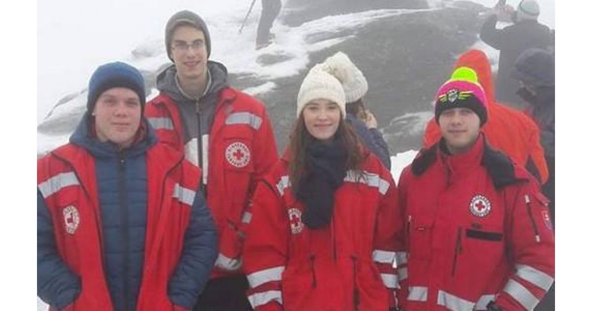 Žiaci Gymnázia Pavla Jozefa Šafárika v Rožňave pomohli zachrániť život turistu na novoročnom výstupe na Volovec