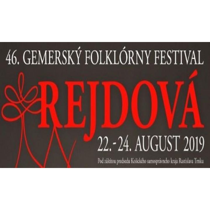 Folkloristi sa zídu v Rejdovej na Gemerskom folklórnom festivale
